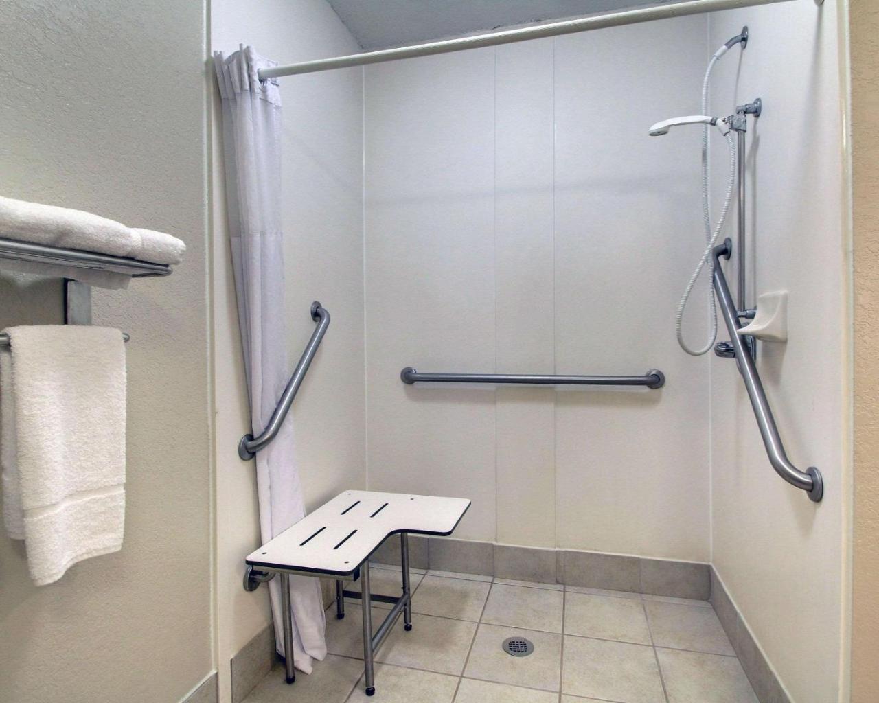 Columbia Inn & Suites Extérieur photo